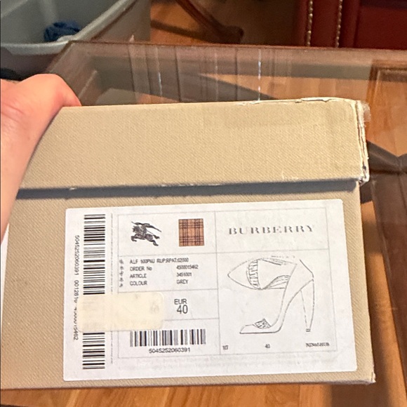 Burberry patent leather pumps - Picture 9 of 9